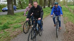 Radtour nach Wernsdorf: Jörg Vogelsänger, Jan Landmann und Franz Berger (v.l.) hier noch auf einem alten Teilstück